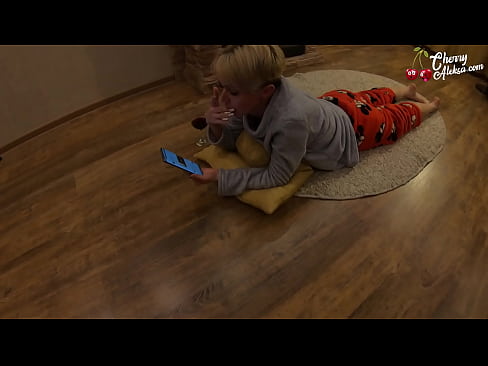 ❤️ Шалёная бландынка смокча велізарны член і падскоквае на ім - анальны сэкс Анал порна на be.hentaibar.ru ﹏